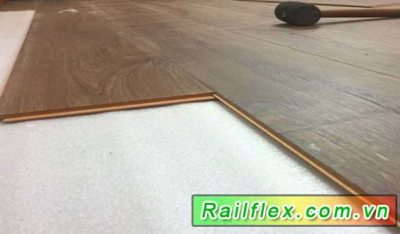 sàn nhựa giả gỗ trong nhà