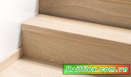 San-nhua-op-cau-thang